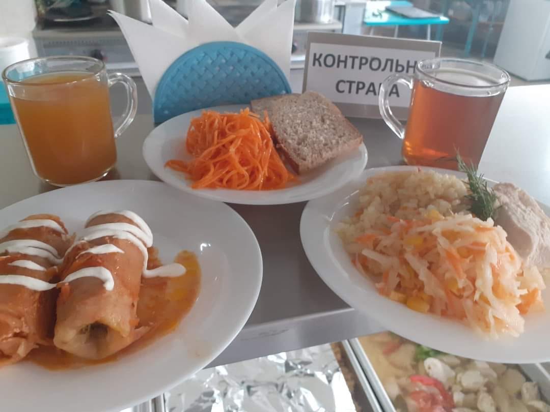 Учні вибирають страви на власний смак: показали меню і ціни в київській школі (фото)